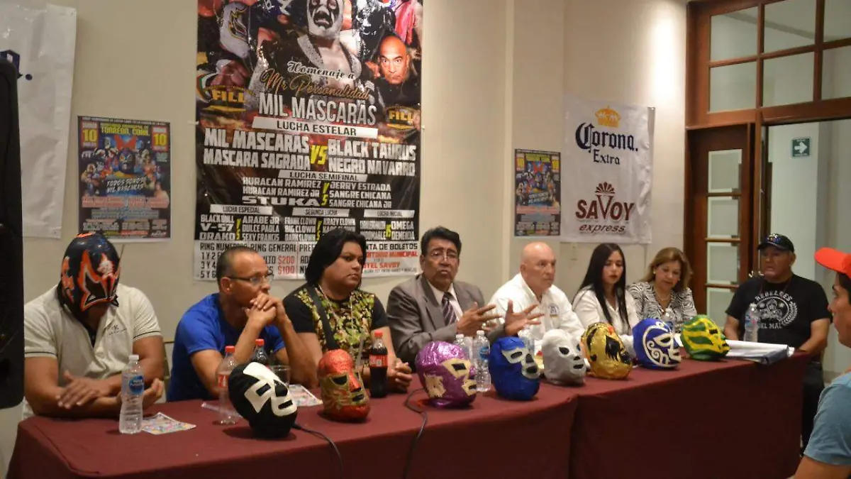 25 Con cartel de lujo inicia temporada de luchas de la FILL1